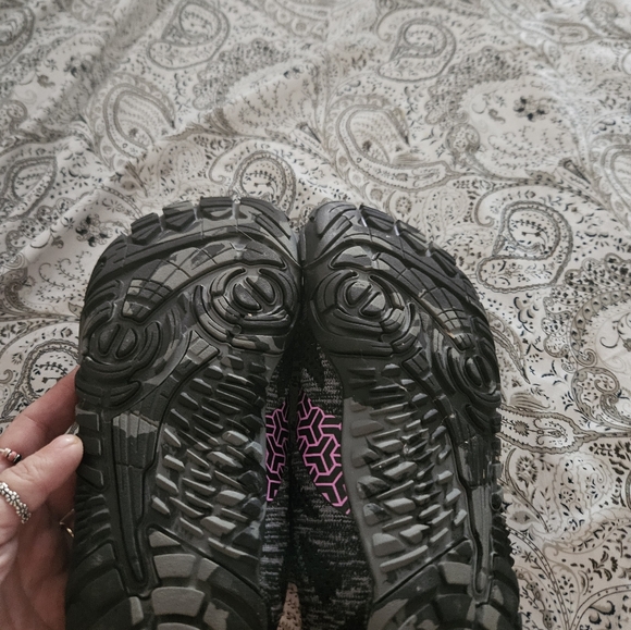 Tennis shoes, Sports,8.5 Grey - Picture 3 of 3